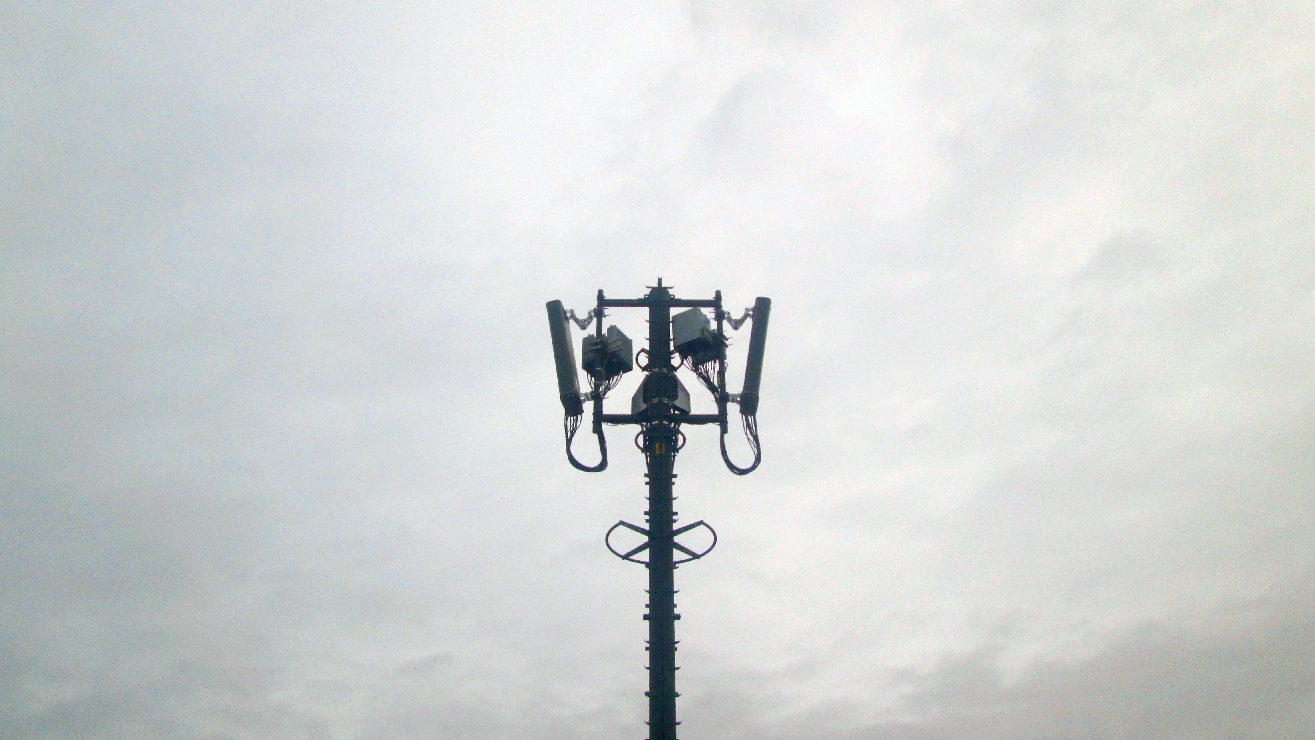 A 4G network sunset is inevitable. When should automakers switch to 5G?